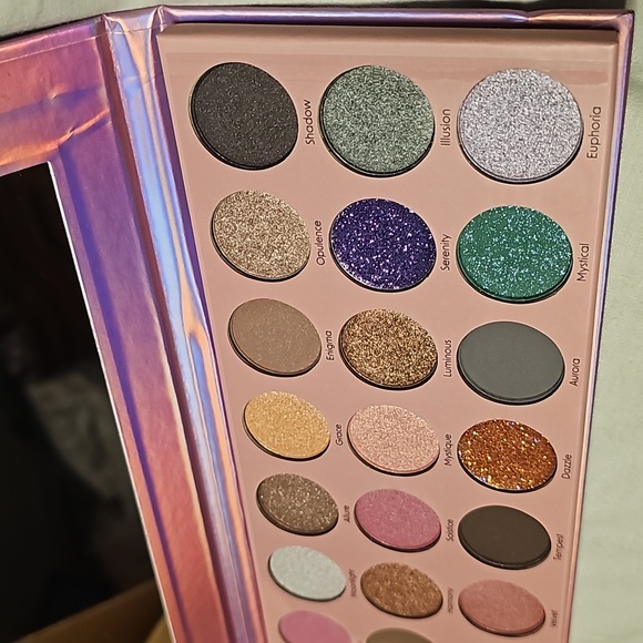 Beauty evolved artistry Allure 24 shade eyeshadow palette - Picture 4 of 5